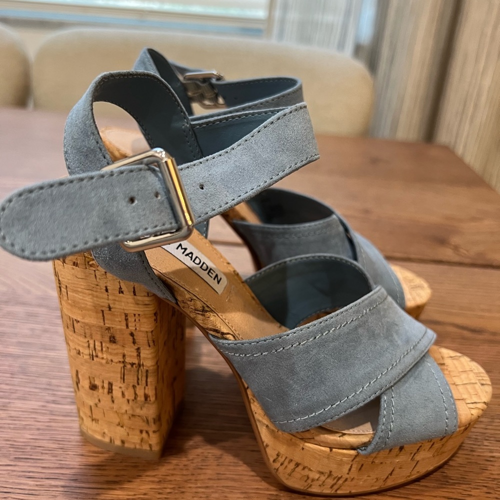 Steve Madden Brooke cork platform sandal. Blue suede. Size 5